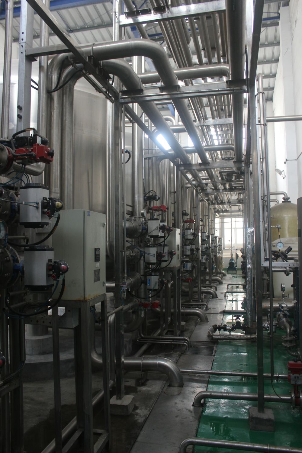 廣州某某(mou)啤酒100噸過濾輭化水工程